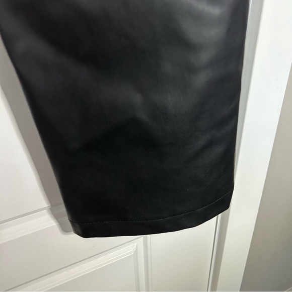 ZARA FAUX LEATHER STRAIGHT PANTS IN SIZE EXTRA SMALL (SIZE 2) IN BLACK - Picture 4 of 12